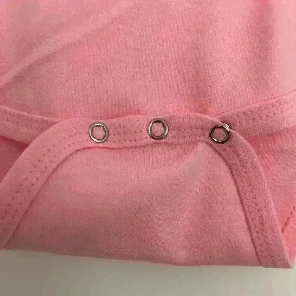BNWT 6-12 mo. Pink Onesie Hand Embroidered with Bumblebees with Felt Barrettes - Picture 4 of 9